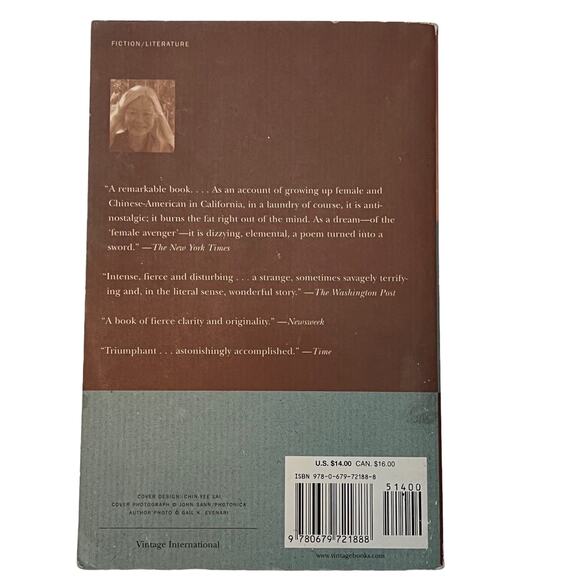 The Woman Warrior: Memoirs of a Girlhood Among Ghosts (Alternate cover edition) - Picture 2 of 6